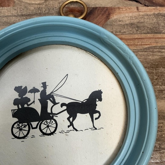 Set 2 Vintage Round Frame Silhouette Victorian Horse and Buggy Carriage Couple - Picture 4 of 6